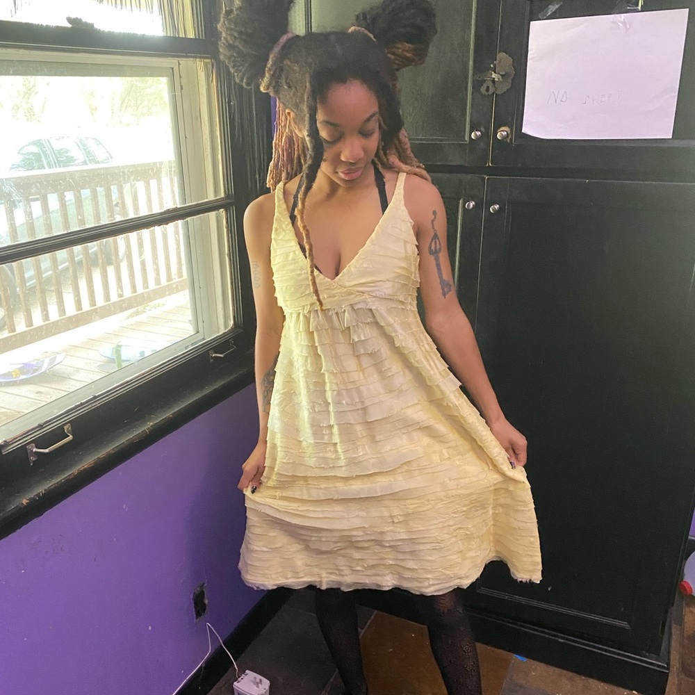 ISO Similar to : Large VTG Handmade Light Yellow 100% silk ruffle Dress 38” bust